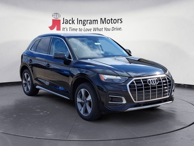 new 2025 Audi Q5 car, priced at $51,540