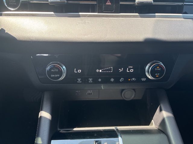 used 2024 Mitsubishi Outlander car, priced at $23,899