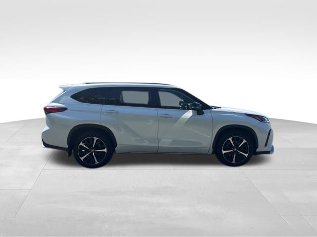 used 2022 Toyota Highlander car, priced at $39,599
