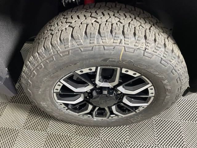 new 2024 GMC Sierra 2500HD car, priced at $80,000