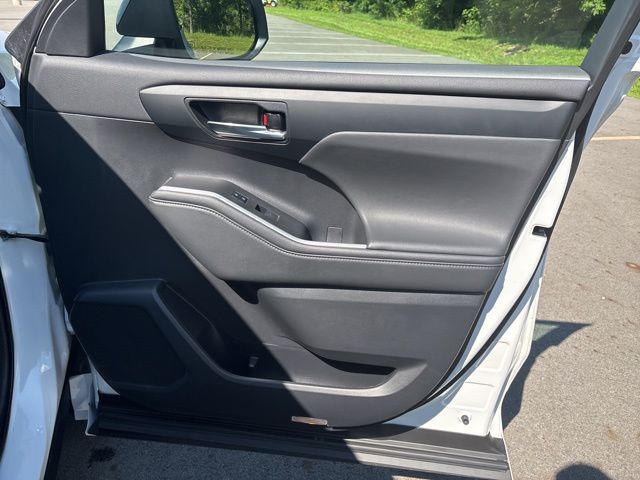 used 2022 Toyota Highlander car, priced at $39,599