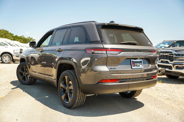 new 2025 Jeep Grand Cherokee car, priced at $42,120