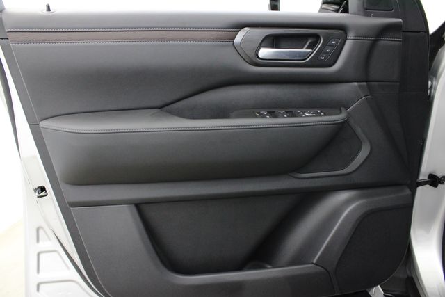 new 2025 Nissan Armada car, priced at $66,680