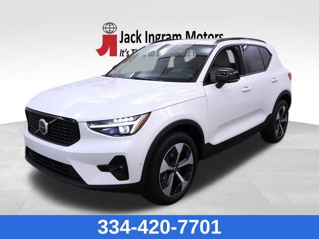 new 2025 Volvo XC40 car, priced at $44,642