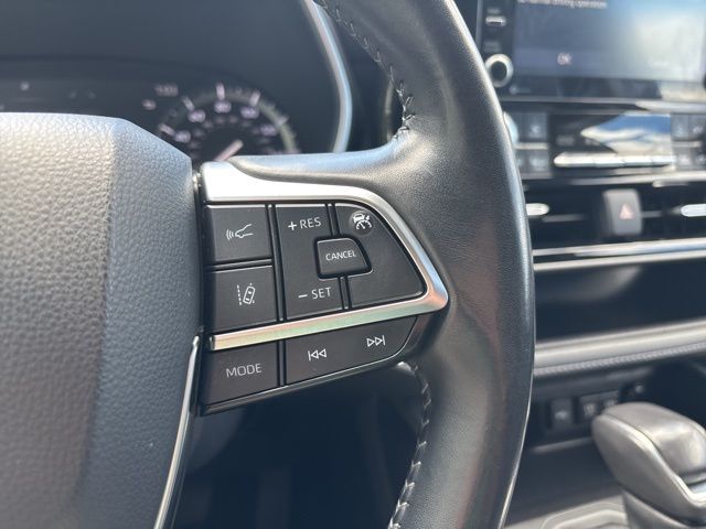 used 2021 Toyota Highlander car, priced at $35,199