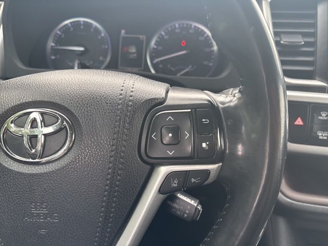 used 2019 Toyota Highlander car, priced at $18,999