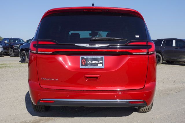 new 2025 Chrysler Pacifica car, priced at $40,640