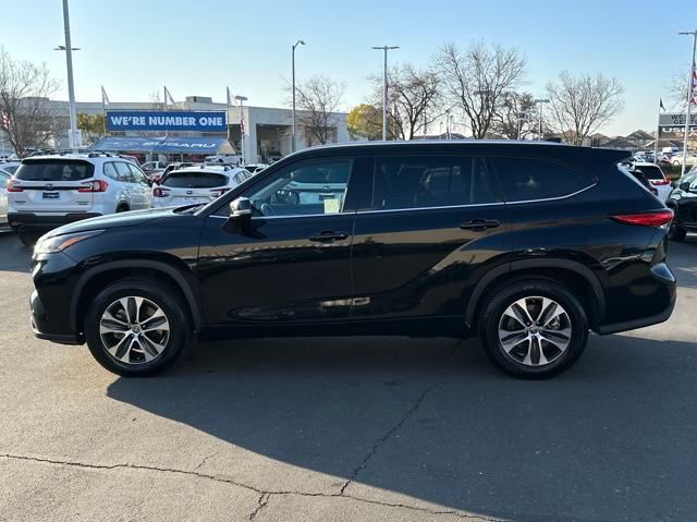 used 2022 Toyota Highlander car, priced at $33,999