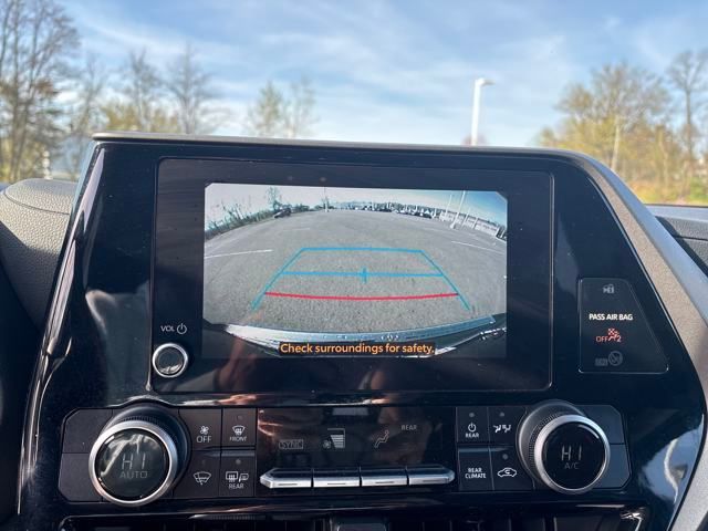 used 2023 Toyota Highlander car, priced at $34,399