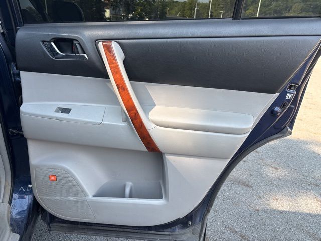 used 2013 Toyota Highlander car, priced at $14,489