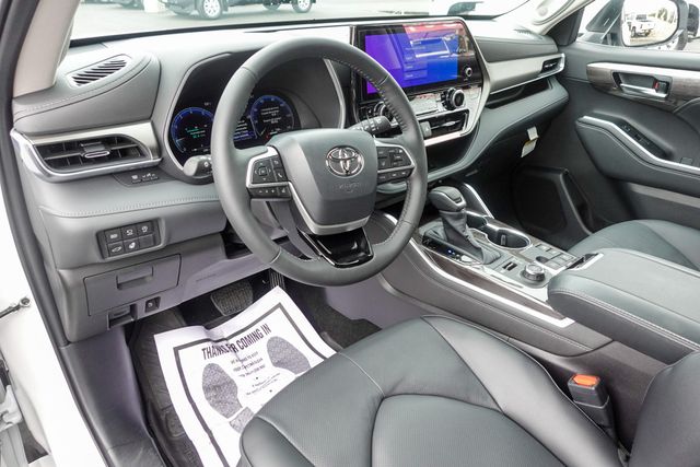 new 2025 Toyota Highlander car