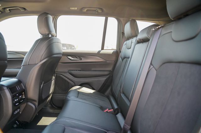 new 2025 Jeep Grand Cherokee car, priced at $38,850