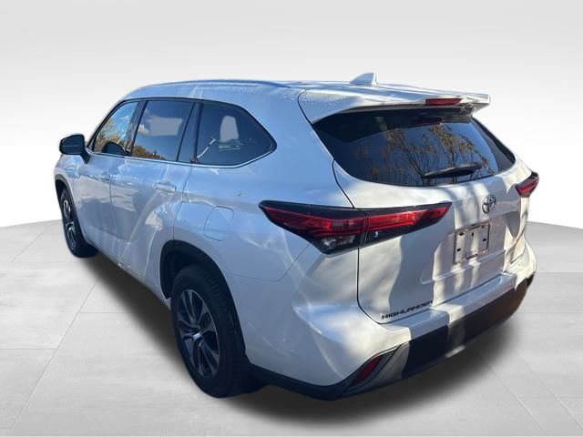 used 2021 Toyota Highlander car, priced at $29,999