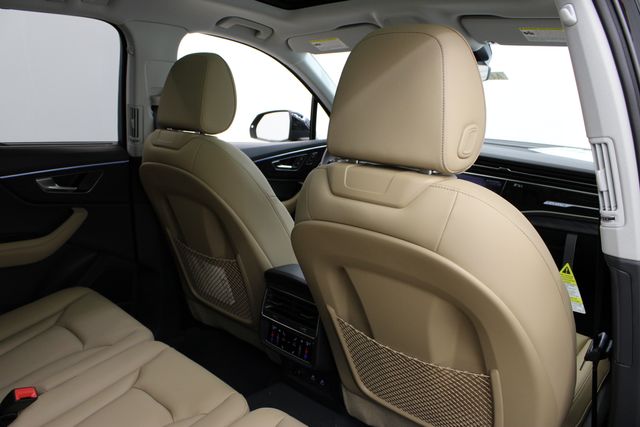 new 2025 Audi Q7 car, priced at $70,850