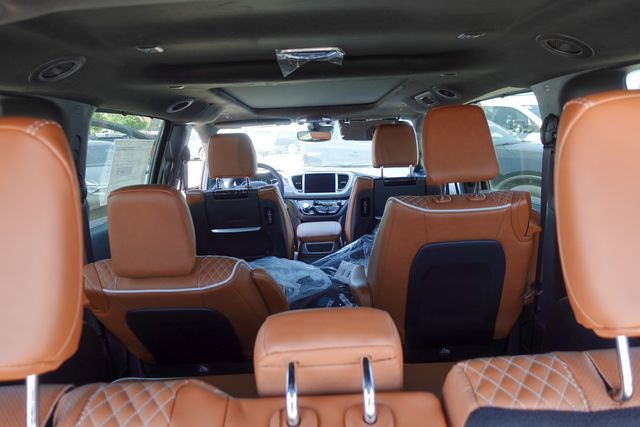 new 2025 Chrysler Pacifica Hybrid car, priced at $47,041