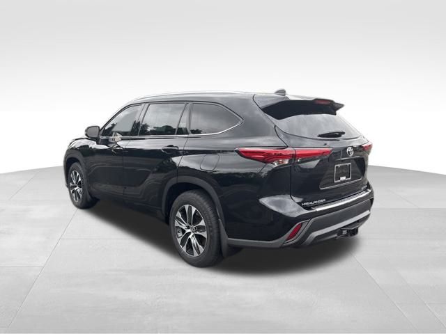 used 2022 Toyota Highlander car, priced at $35,699