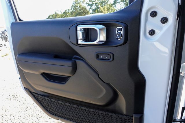 new 2025 Jeep Wrangler car, priced at $42,085