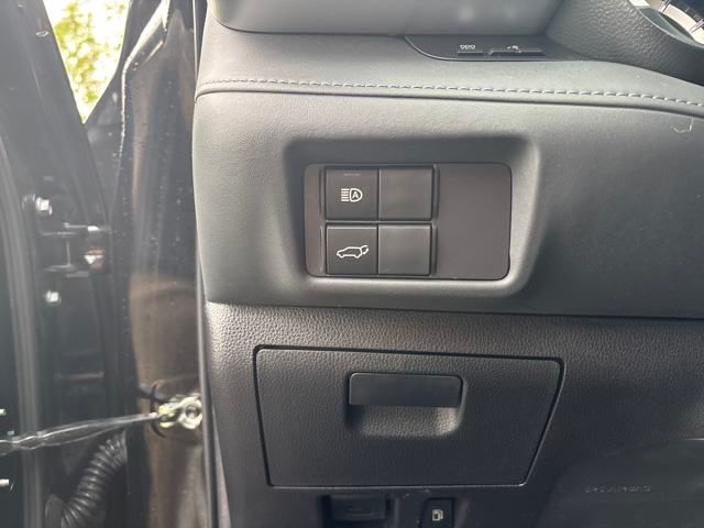 used 2022 Toyota Highlander car, priced at $36,099