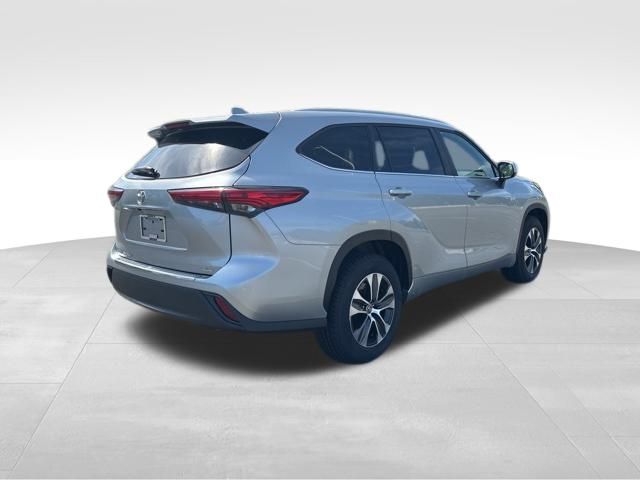 used 2023 Toyota Highlander car, priced at $36,999