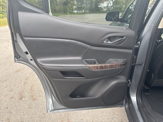 used 2021 GMC Acadia car, priced at $27,999