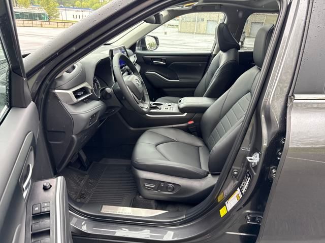 new 2025 Toyota Highlander car, priced at $48,971