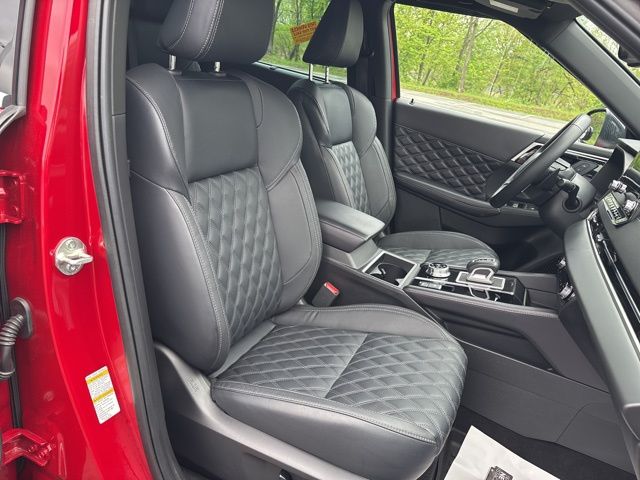 used 2023 Mitsubishi Outlander car, priced at $29,189