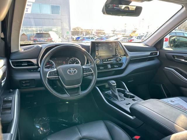 used 2022 Toyota Highlander car, priced at $33,999