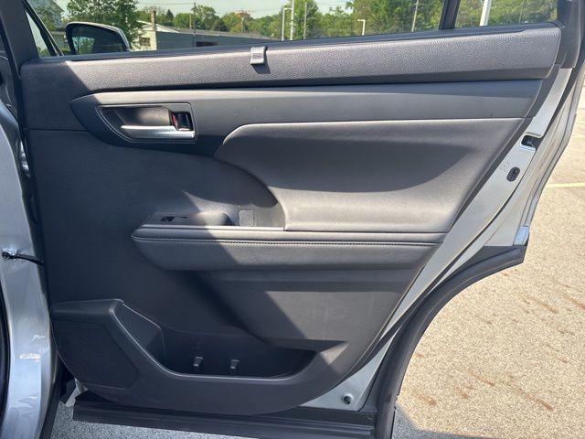 used 2023 Toyota Highlander car, priced at $36,999