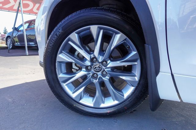 used 2020 Toyota Highlander car, priced at $32,000