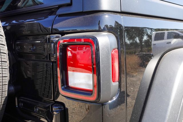 new 2025 Jeep Wrangler car, priced at $40,180