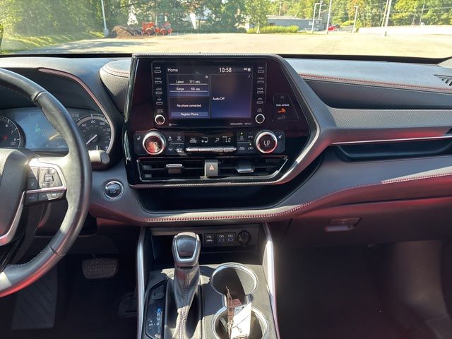 used 2022 Toyota Highlander car, priced at $33,299