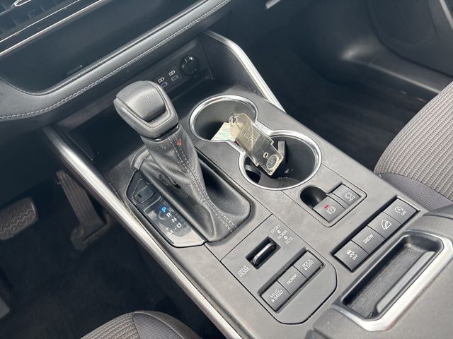 used 2022 Toyota Highlander car, priced at $29,999
