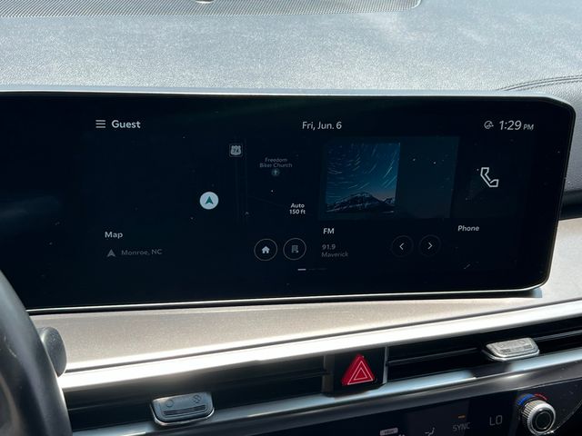 used 2024 Kia Sorento car, priced at $25,717