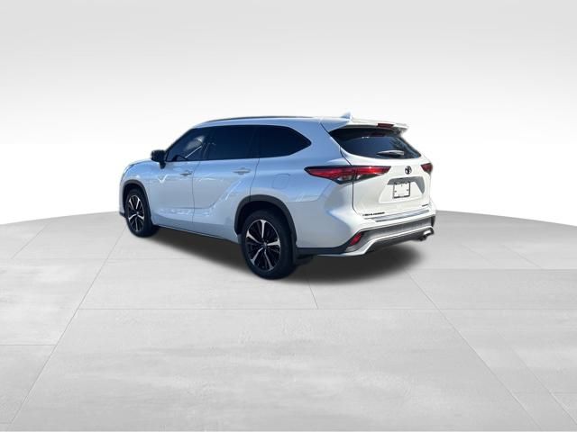 used 2022 Toyota Highlander car, priced at $37,150