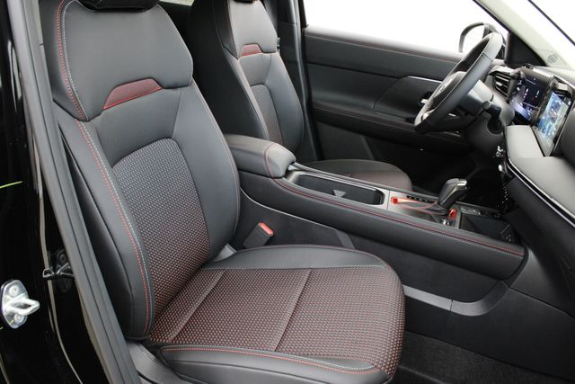 new 2025 Nissan Kicks car, priced at $29,430
