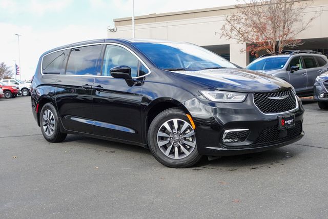 used 2024 Chrysler Pacifica Hybrid car, priced at $28,798