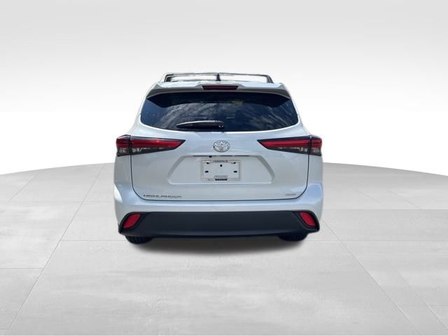 used 2022 Toyota Highlander car, priced at $31,199