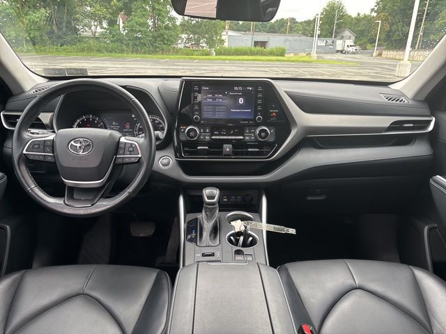 used 2022 Toyota Highlander car, priced at $35,699