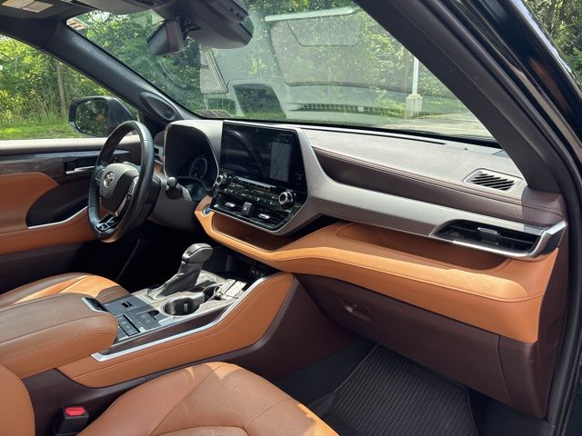 used 2020 Toyota Highlander Hybrid car, priced at $35,488