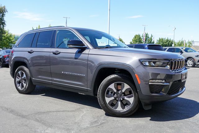 used 2024 Jeep Grand Cherokee car, priced at $29,489