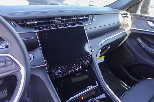 new 2025 Jeep Grand Cherokee car, priced at $34,181