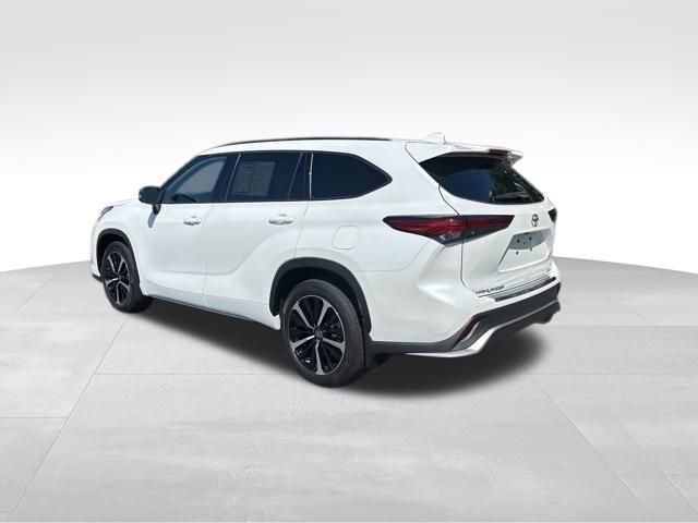used 2022 Toyota Highlander car, priced at $39,599