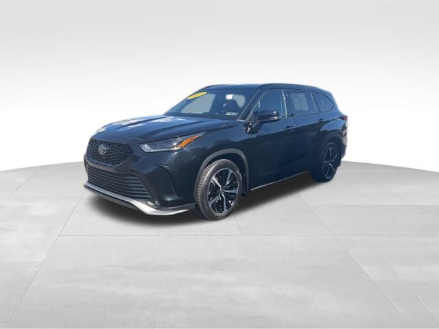 used 2022 Toyota Highlander car, priced at $34,699
