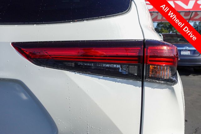 used 2020 Toyota Highlander car, priced at $32,000