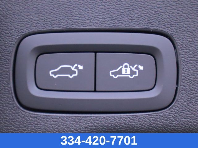 new 2025 Volvo XC60 car, priced at $53,128