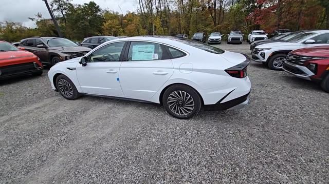 new 2025 Hyundai Sonata Hybrid car, priced at $38,915