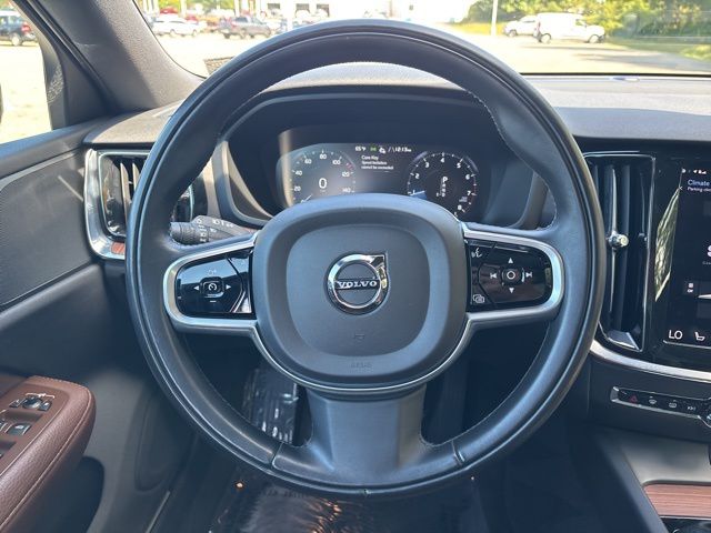 used 2021 Volvo V60 Cross Country car, priced at $27,499