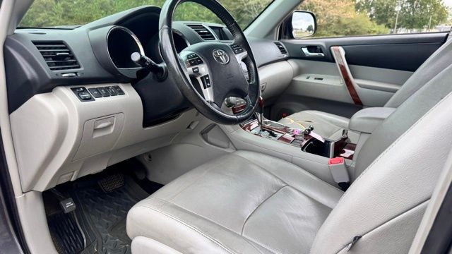 used 2012 Toyota Highlander car, priced at $6,788