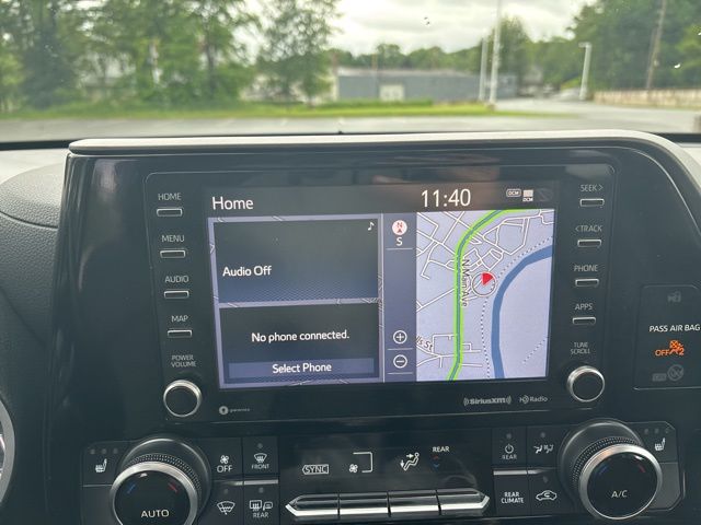 used 2022 Toyota Highlander car, priced at $35,326