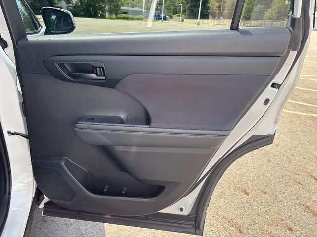 used 2022 Toyota Highlander car, priced at $31,199